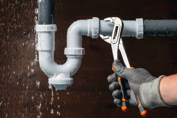 Professional Plumbing technician working in Somerville, TX